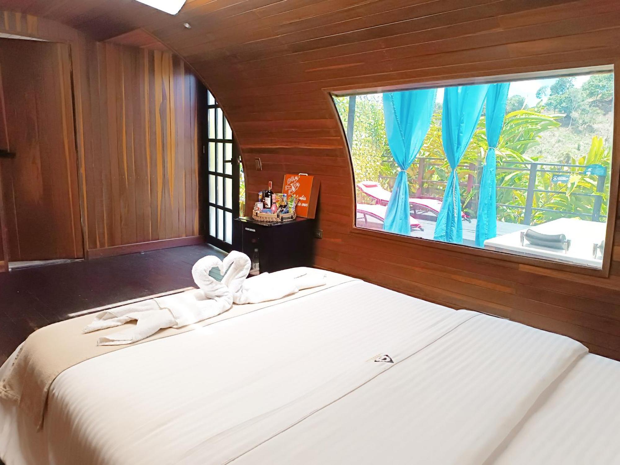 Glamping The Mountain Hotel Guatape Ngoại thất bức ảnh