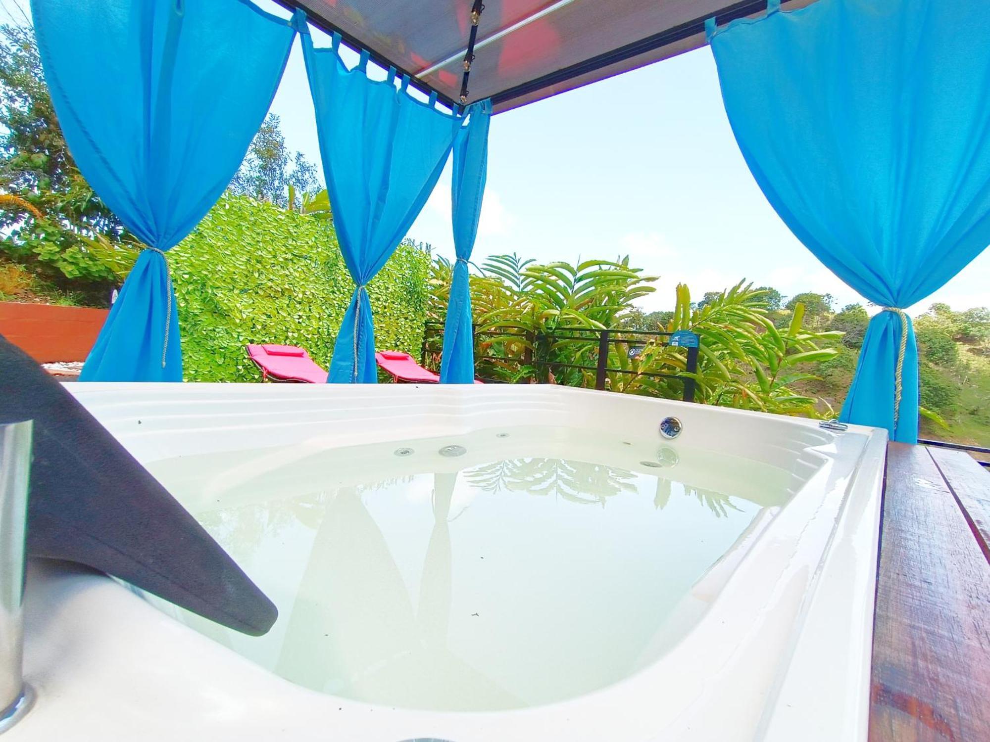 Glamping The Mountain Hotel Guatape Ngoại thất bức ảnh